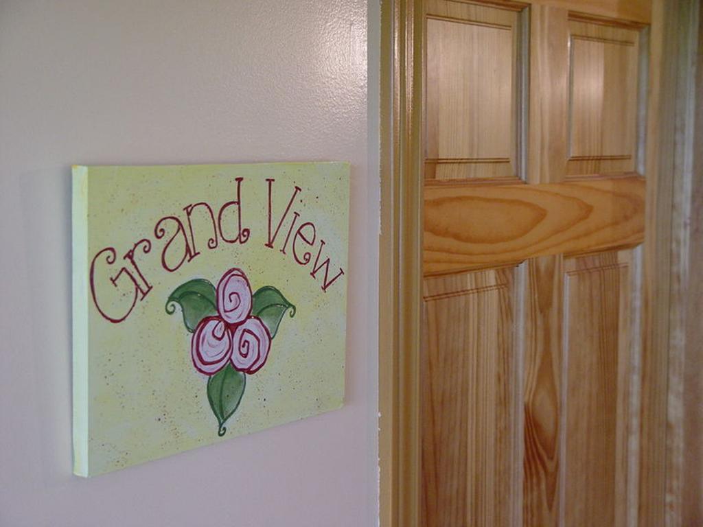 Our Valley View Bed & Breakfast Hampton Room photo