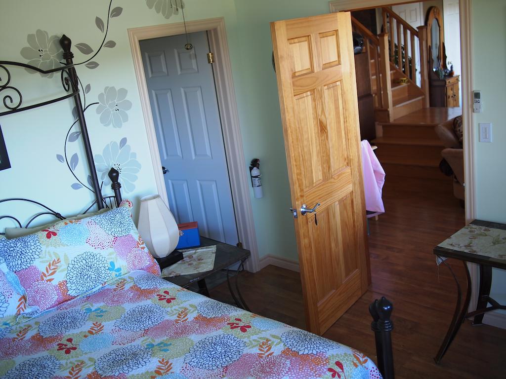 Our Valley View Bed & Breakfast Hampton Room photo