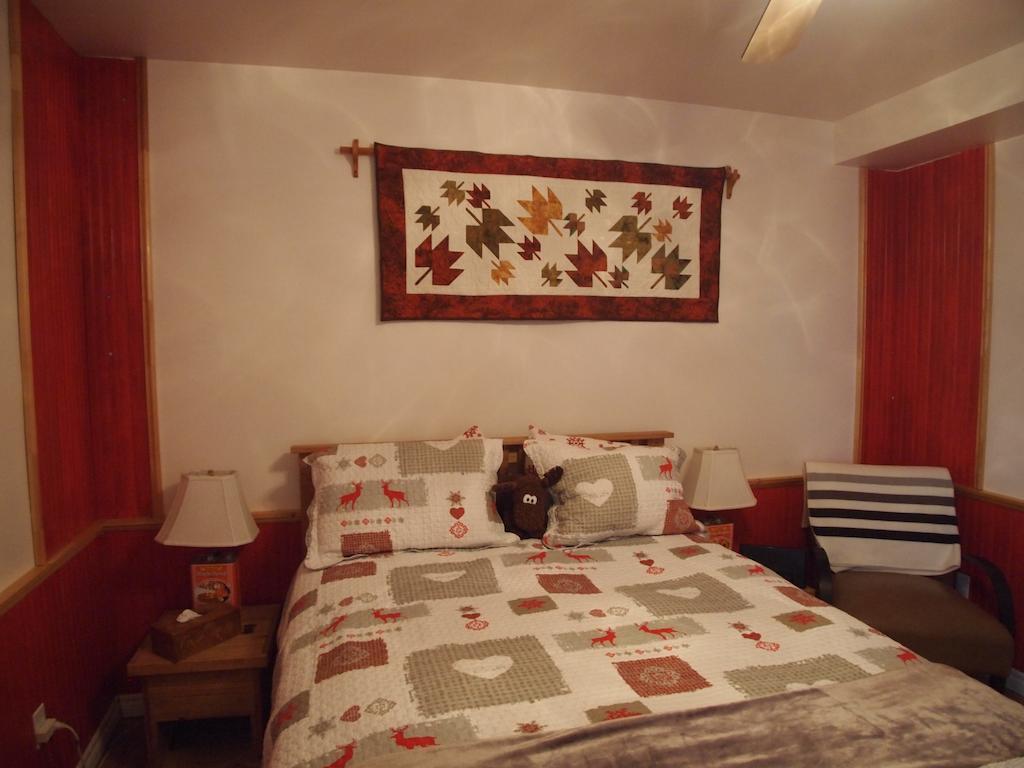 Our Valley View Bed & Breakfast Hampton Room photo